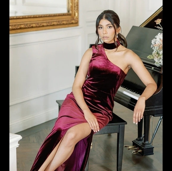 NWT ASOS BURGUNDY VELVET ONE SHOULDER BOW WAIST MIDIDRESS SIZE 2 - Picture 1 of 14
